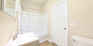 Updated 5 bedroom 2 bathroom home Gallery 7