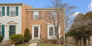Charming & Updated Townhome in Prime Fairfax Location! Gallery 1
