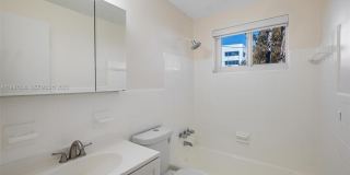 428 Collins Ave Gallery 11