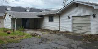 Charming Wood River Home with Garage – Stove & Refrigerator Included Gallery 1