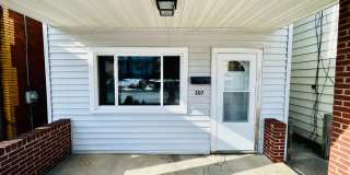 Newley Updated Home Minutes From The Waterfront! Gallery 1