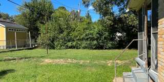 1914 S Van Buren St., Little Rock AR 72204 - Well kept 3br 1.5ba w/fenced yard near UALR Gallery 16