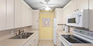 555 Park Shore Dr Gallery 1