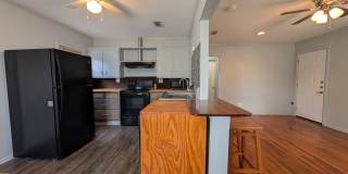 2/1 House With a Detached Garage / Garage Has Pool Table & Bathroom / Large Corner Lot / NBISD Gallery 5
