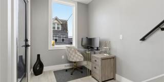 240 E Jefferson St Gallery 27