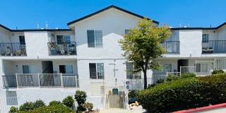 Move in Discount $1000 Off First Month's Rent- Stunning and Newly Remodeled Apartment Home Gallery 1
