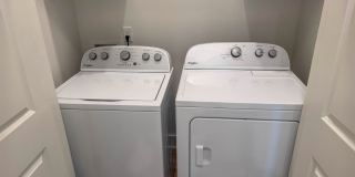 Clean like-new home for rent near the UofA Gallery 7