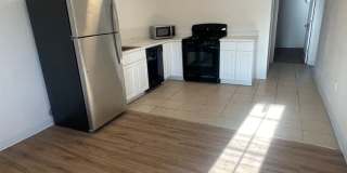Great 2 bedroom Apartment with Garage! Gallery 24
