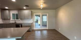 Walk to Das Rec / Close to Landa Park / Remodeled House/ Fridge / Fenced in Yard / NBISD Gallery 17