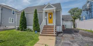 211 Bradford Ave Gallery 1