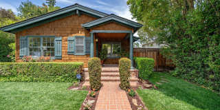 Updated 3BD/2BA Menlo Park Home with French Oak Floors + Bonus Room Gallery 1