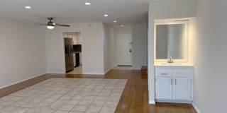 Beautifully Renovated 2 + 2.5 Santa Monica Condo townhouse Gallery 3
