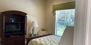 334 W Pearson Street Gallery 8