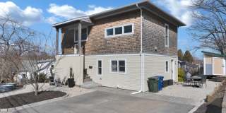 Stunning 4 Bed 2.5 Bath Steps from Willards Beach UNFURNISHED Gallery 3