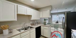 Available Now: 3 bedroom, 2.5 Bath Duplex with Garage and Fenced Yard Gallery 8
