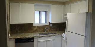 Highlands 1 Bedroom 1 Bath w/ Yard and Laundry! Gallery 81