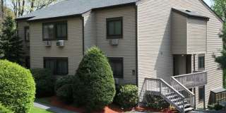 Charming 3 BR / 2 BA Top-Floor Condo | Blackberry Hill Village Gallery 1
