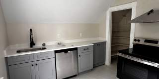 UPDATED 2 Bed/ 1 Bath Apartment in East Greenwich Gallery 1