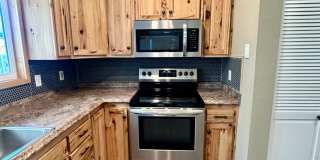 Pet-Friendly 4 Bedroom Home with Fenced Yard & Air Conditioning Gallery 5