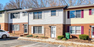 3 bed/2 1/2 Bath.  Pet Friendly.  Easy access to I81/US460 Gallery 1