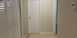 Spacious 2 bedroom/1 Bathroom End Unit Upstairs Condo. Gallery 12
