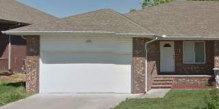 Duplex - 2 bed, 2 bath, 2 car garage in SW Springfield Gallery 1