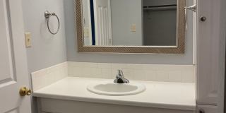 2 bed, 2 bath South Columbia Gallery 13