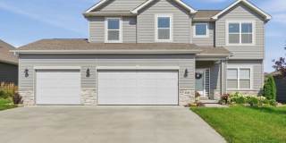 4 Bedroom Elkhorn Rental Home with Modern Kitchen and Ample Storage Gallery 1