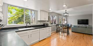 Fully Furnished Modern Home With Great Location Gallery 4