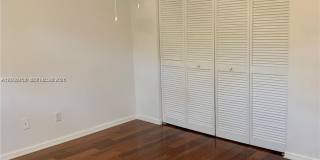529 E Sheridan St Gallery 11