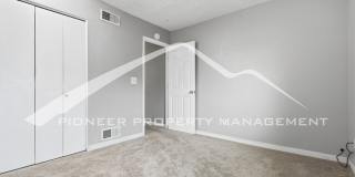 Charming Townhouse with Central AC and Washer/Dryer Gallery 14