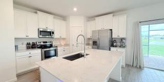 Spacious 4BR Home with Office, Loft & Lake Views Gallery 13