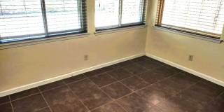 Great Two Story Eastside Townhome With Refrigerated Air Located In Quiet Well Established Neighborhood Gallery 8