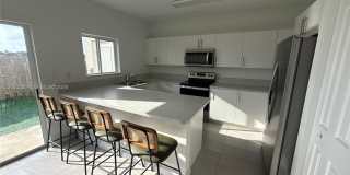 412 NW 12th Pl Gallery 1