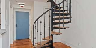 Charming 2/1 loft-style condo in the heart of Historic Downtown Charleston! Gallery 16