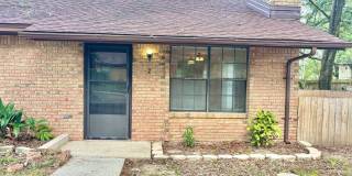 Cozy 2 bedroom Duplex Gallery 1