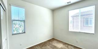 Beautiful 4 Bedroom Condominium with Attached Garage Located in Gated Community of Eastvale Beautiful 4 Bedroom Condominium with Attached Garage Located in Gated Community of Eastvale Gallery 8