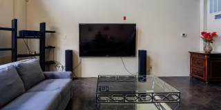 Fully Furnished Mid-Term 2-Level Condo | 1,549 Sq Ft | Private Parking | Shared Living Fully Furnished Mid-Term 2-Level Condo | 1,549 Sq Ft | Private Parking | Shared Living Gallery 8