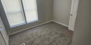 Charming 2 Bedroom Home in Independence! Gallery 10