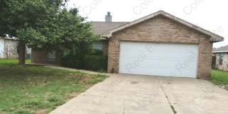 Spacious 3 Bed/2 Bath home with a fireplace! Gallery 1