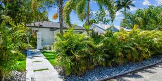 Exquisite Old Northeast 3/3 Duplex: Modern Elegance, Prime Location, and Timeless Charm Gallery 1