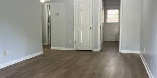 2 bedroom, 1 bath apartment in small complex on Hill Street! Walking distance to Normal Town, Downtown & UGA! Available now! Gallery 4