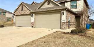 5000-5002 Villas Drive Gallery 1