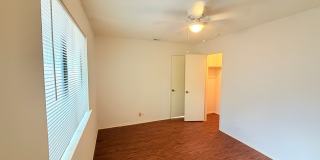 Great, well-maintained single-story duplex tucked away on a quiet cul-de-sac! Gallery 17