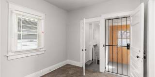 Charming Renovated 2 Bedroom Bungalow Gallery 24