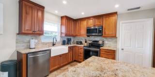 Discover the perfect Naples Park rental just minutes from the beach. Gallery 4