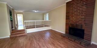 Spacious 3 bedroom 2.5 bath Condo for rent in Woodland Hills! Gallery 4