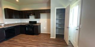 Charming 4 bed 2 bath in Hunters Spring *  Mustang schools Gallery 12