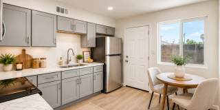 Stylish. Newly Renovated. Cozy, Boutique Community - On Broadway Apartments Gallery 37