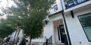 Stunning 3BD, 3.5BA Raleigh Townhome in a Walkable Community Near Tons of Shopping and Dining Options Gallery 1